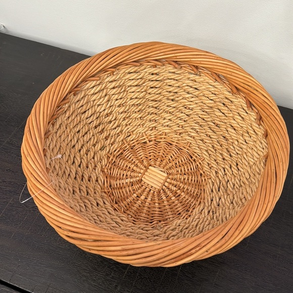 Vintage fNatural Woven fruits Basket - Picture 4 of 8